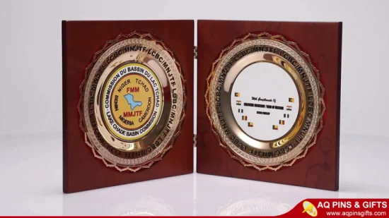 메달 트레이에 인쇄된 맞춤형 로고, Windy Gity Open 기념품 나무 명판을 위한 메달 트로피 수상 금속판