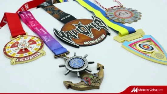 선물 상자 카니발 군 경찰이 포함된 공장 도매 맞춤형 로고 디자인은 스포츠 메달을 운영하는 기념 에나멜 상 금속 배지를 수여합니다.